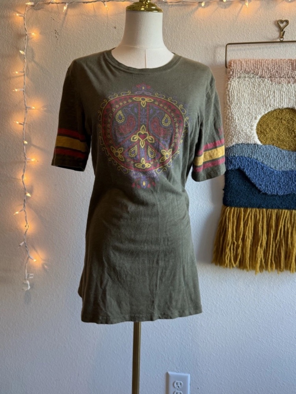 Lucky Brand Shirt Women’s Size Large Tee Peace Love Hippie Graphic USA